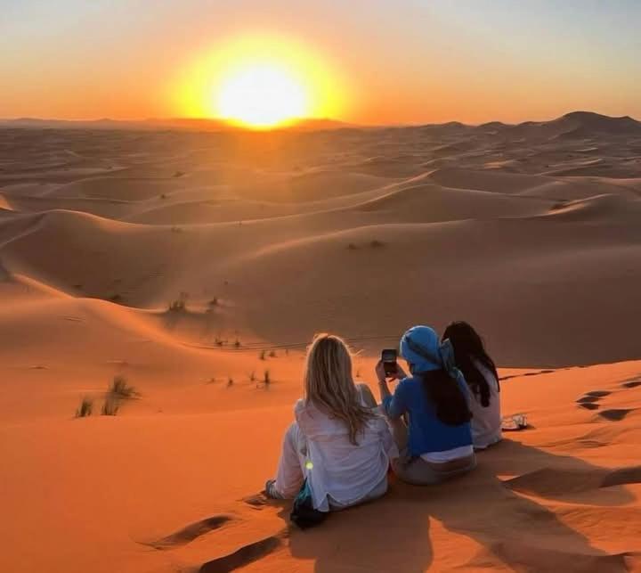 Bivouac Camel Trips Hotel Мерцуга Екстериор снимка